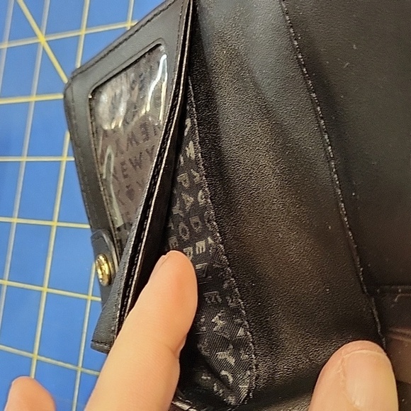 Kate Spade Patent Black Card Holder Wallet 5.5" x 4" x 0.5" Preowned - Picture 10 of 13